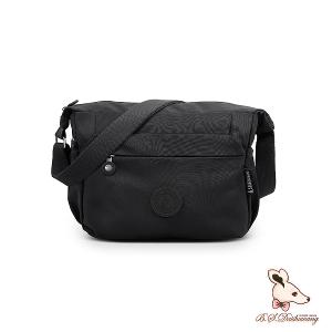 B.S.D.S冰山袋鼠 - 樂活遊記 - 格紋多層收納斜背包 - 黑色【S204K】