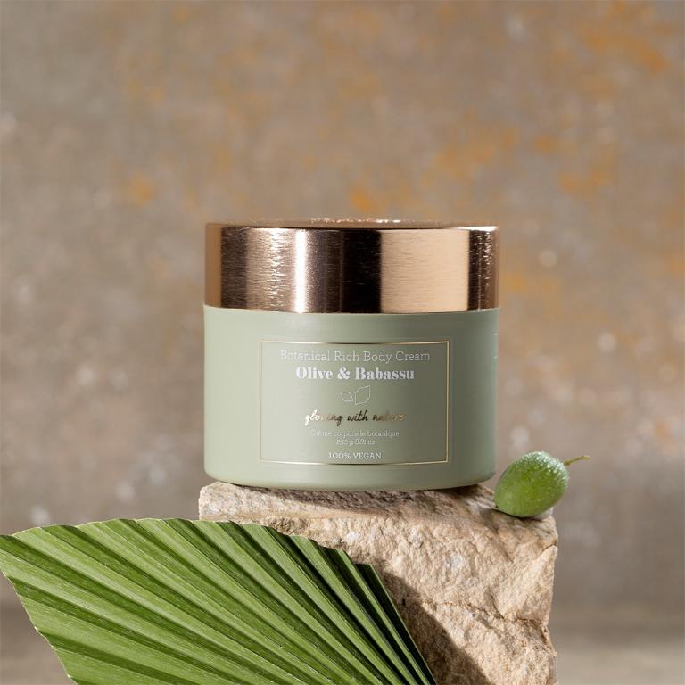 Laline 橄欖&巴巴蘇 植物潤澤保濕身體乳霜 250g