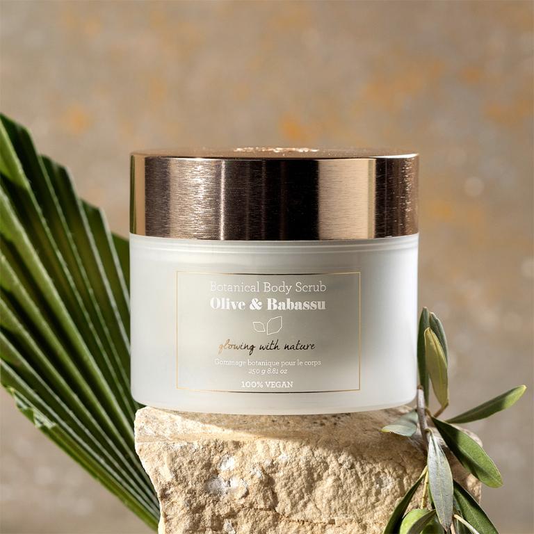 Laline 橄欖&巴巴蘇 植物身體磨砂膏 250g