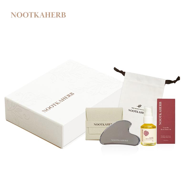 諾卡草本山茶花煥采潤體油禮盒 (含油、 按摩板、絨布袋、品牌束口袋、精裝禮盒各 1 件)