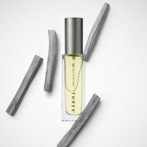 THREE 精油淡香水R 02 樹木 10ml