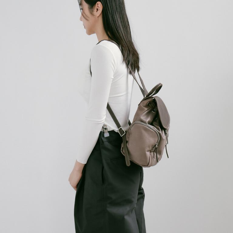 Supportingrole簡約時尚翻蓋真皮磁扣束口後背包 灰咖啡