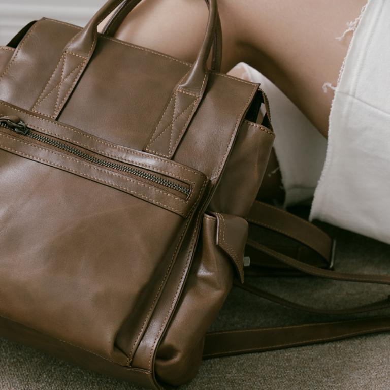 Supportingrole簡約多隔層多口袋真皮後背包 復古咖啡