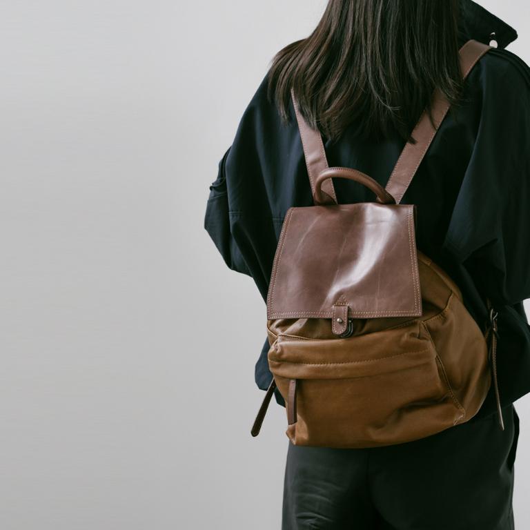 Supportingrole復古翻蓋多隔層多口袋休閒真皮後背包 咖啡