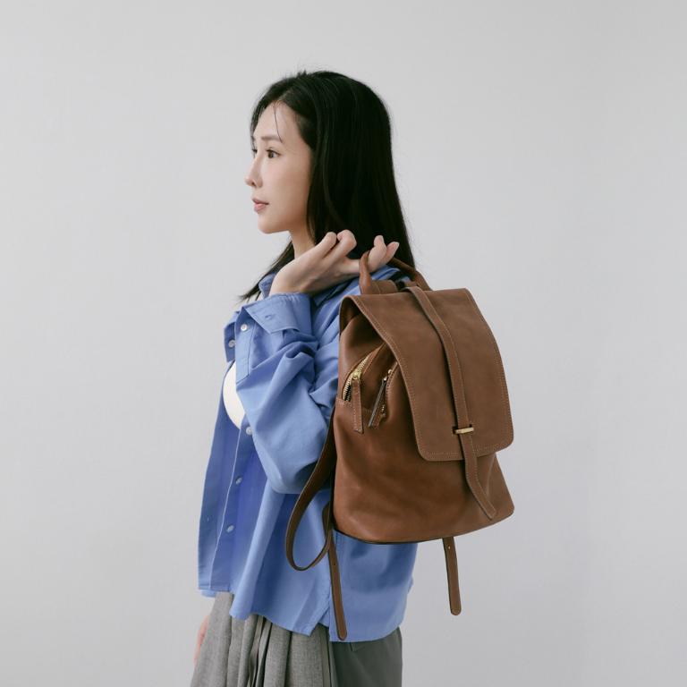 Supportingrole簡約百搭線條多隔層多口袋真皮後背包 咖啡