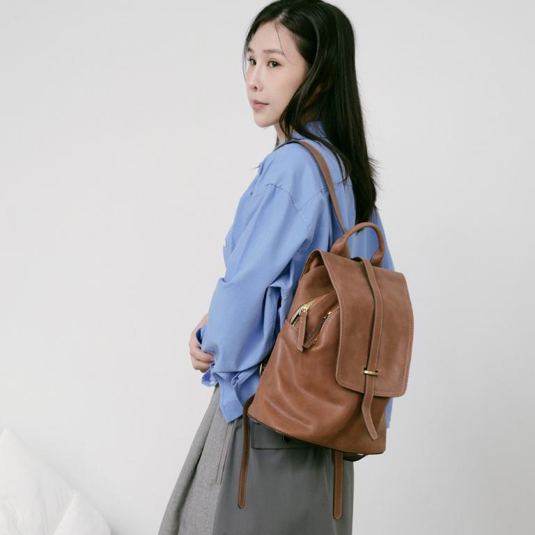 Supportingrole簡約百搭線條多隔層多口袋真皮後背包 咖啡