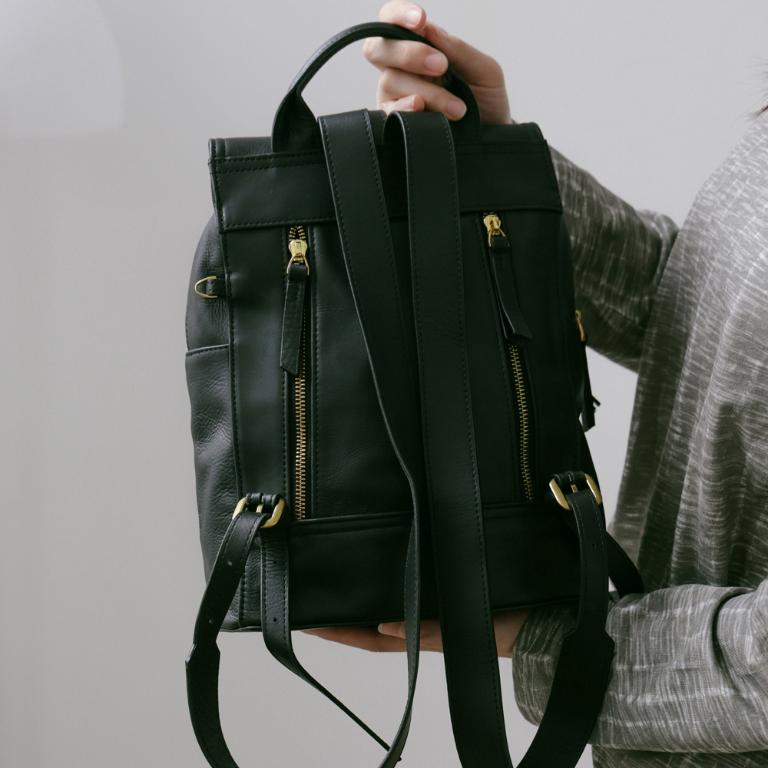 Supportingrole簡約百搭線條多隔層多口袋真皮後背包 黑