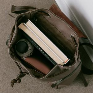 Supportingrole簡約時尚翻蓋真皮磁扣束口後背包 灰咖啡