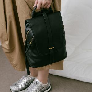 Supportingrole簡約百搭線條多隔層多口袋真皮後背包 黑