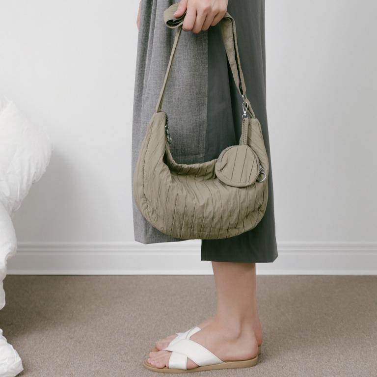 supportingrole簡約慵懶蓬鬆弧線多用斜肩背包 軍綠