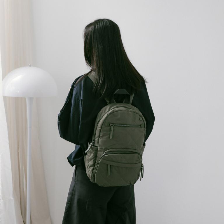 supportingrole簡約形塑俐落線條澎軟多用後背包 質感霧綠