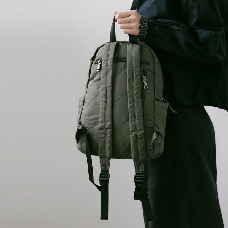 supportingrole簡約形塑俐落線條澎軟多用後背包 質感霧綠