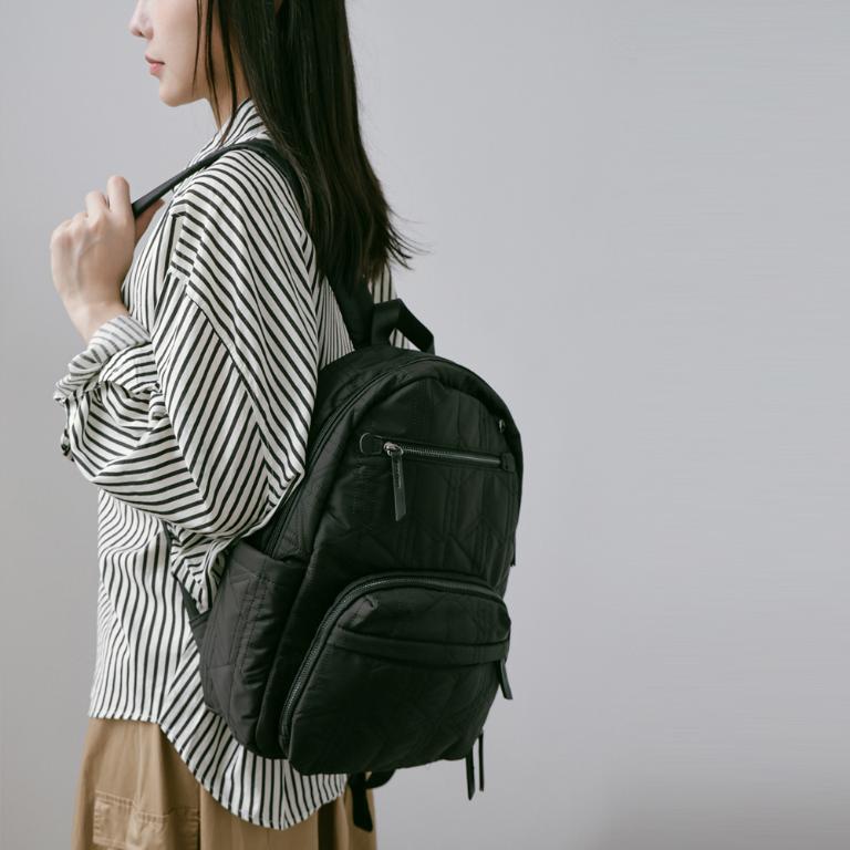 supportingrole簡約形塑俐落線條澎軟多用後背包 黑