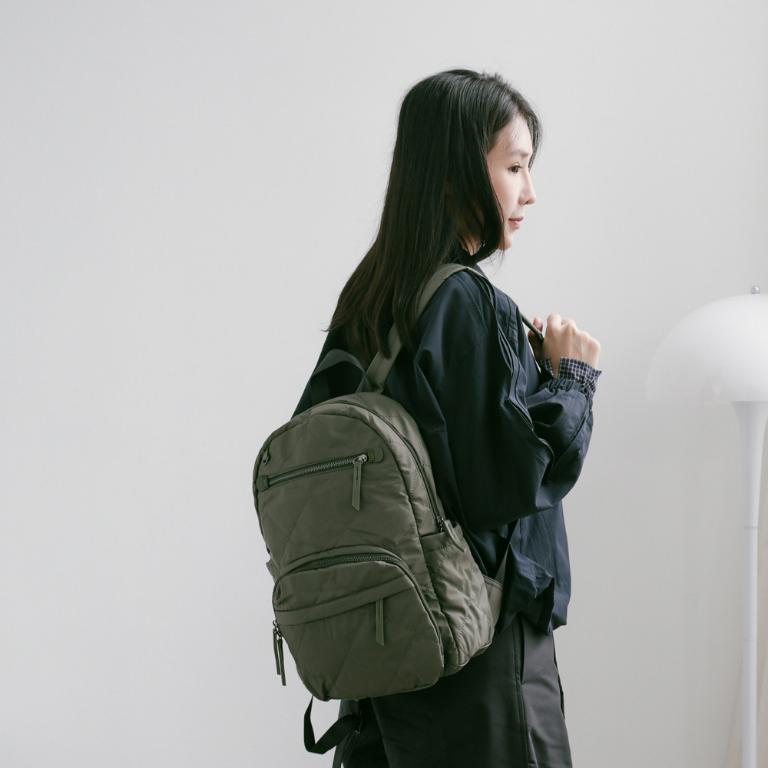 supportingrole簡約形塑俐落線條澎軟多用後背包 質感霧綠