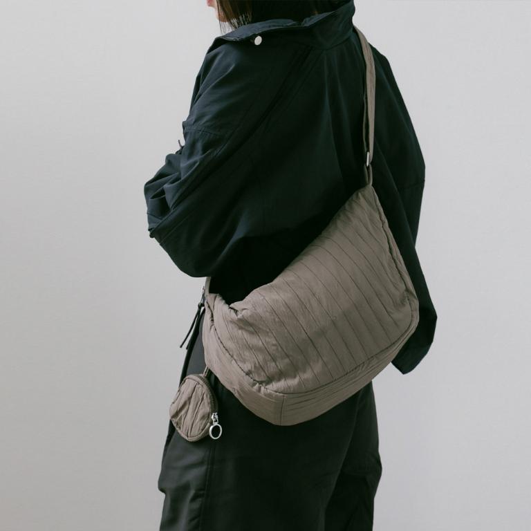 supportingrole簡約慵懶蓬鬆弧線多用斜肩背包 灰