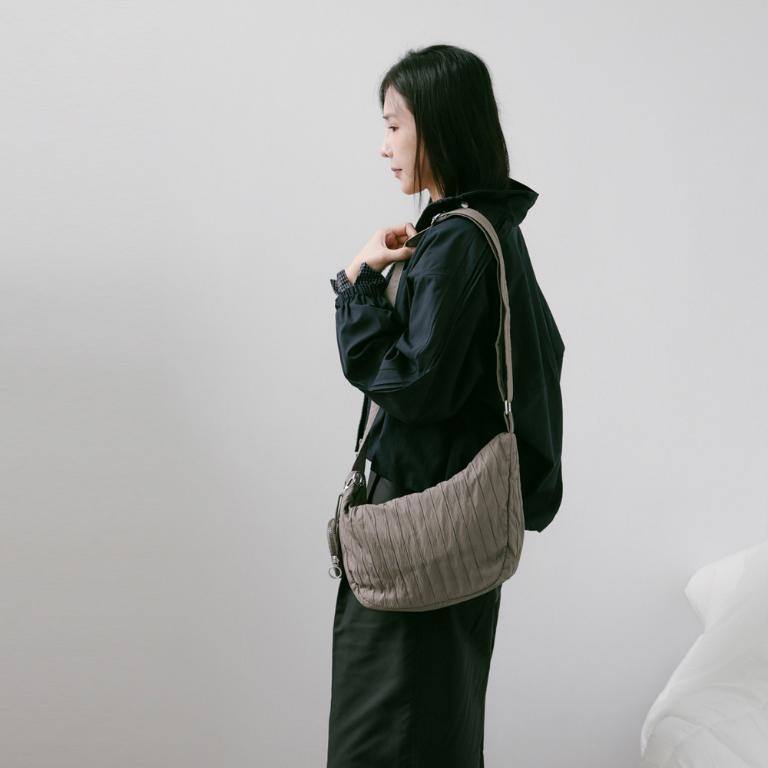 supportingrole簡約慵懶蓬鬆弧線多用斜肩背包 灰