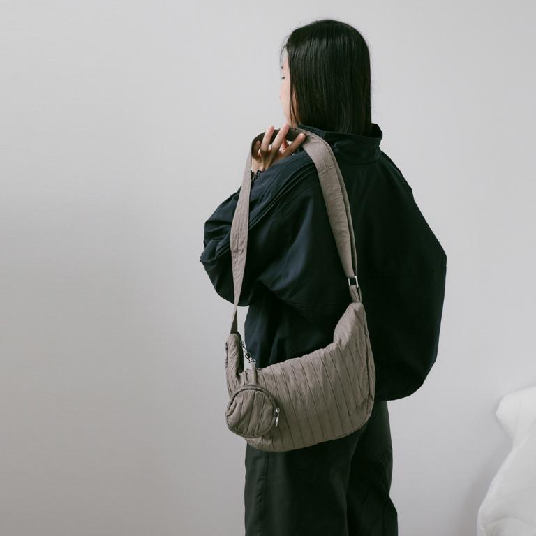 supportingrole簡約慵懶蓬鬆弧線多用斜肩背包 灰