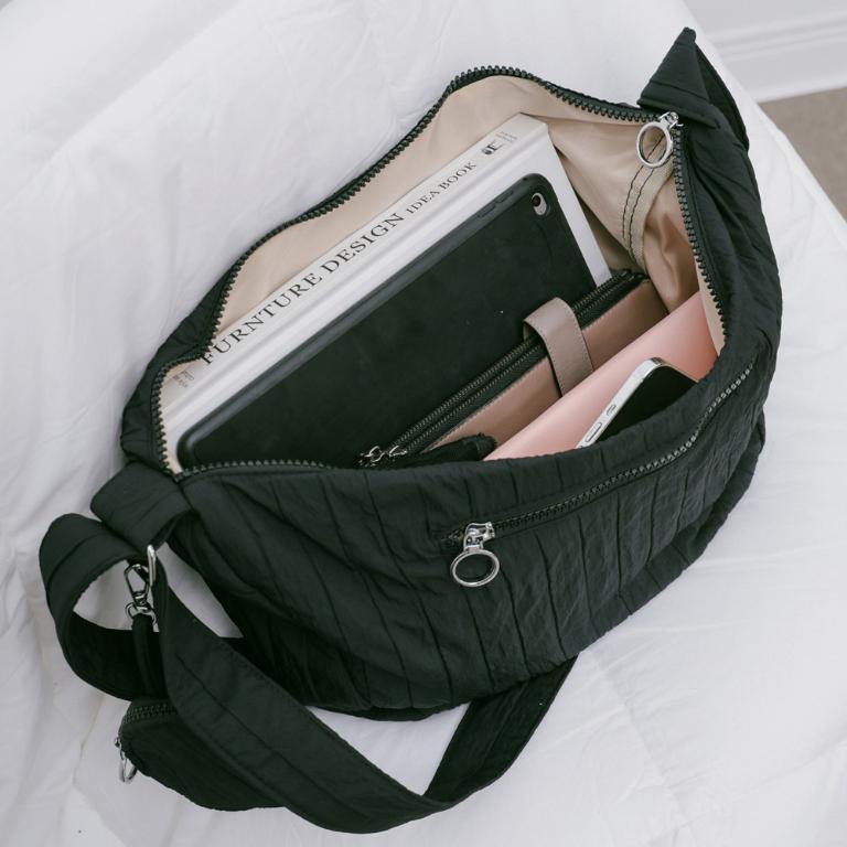 supportingrole簡約慵懶蓬鬆弧線多用斜肩背包 黑