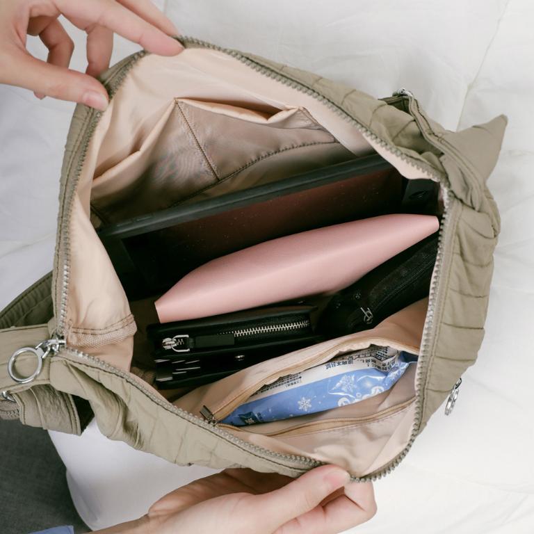 supportingrole簡約慵懶蓬鬆弧線多用斜肩背包 軍綠