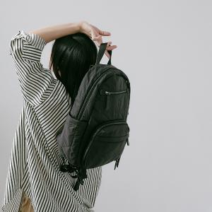 supportingrole簡約形塑俐落線條澎軟多用後背包 黑