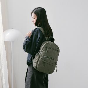 supportingrole簡約形塑俐落線條澎軟多用後背包 質感霧綠