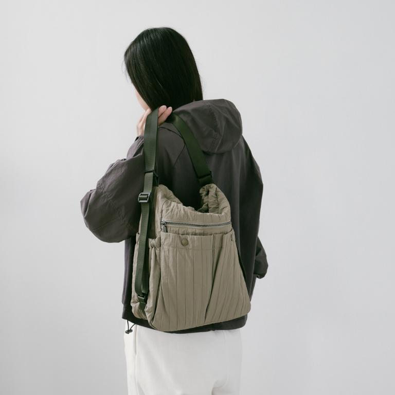 supportingrole 蓬鬆俐落線條斜肩後背手提3用包 軍綠