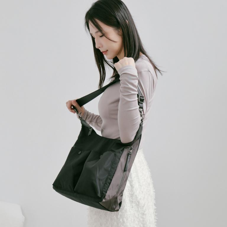 supportingrole 輕盈多分層空間俐落多用手提斜肩背包 黑灰