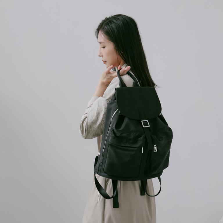 supportingrole 多分層空間俐落多用後背包 黑