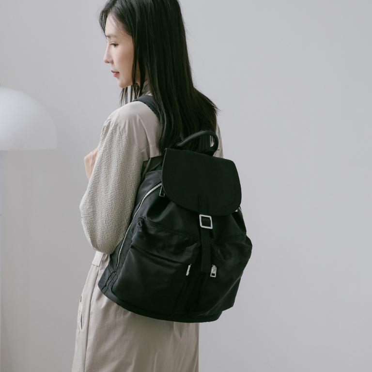 supportingrole 多分層空間俐落多用後背包 黑