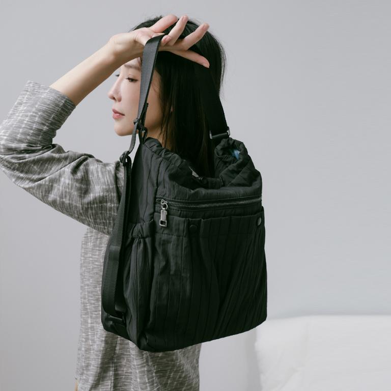 supportingrole 蓬鬆俐落線條斜肩後背手提3用包 黑