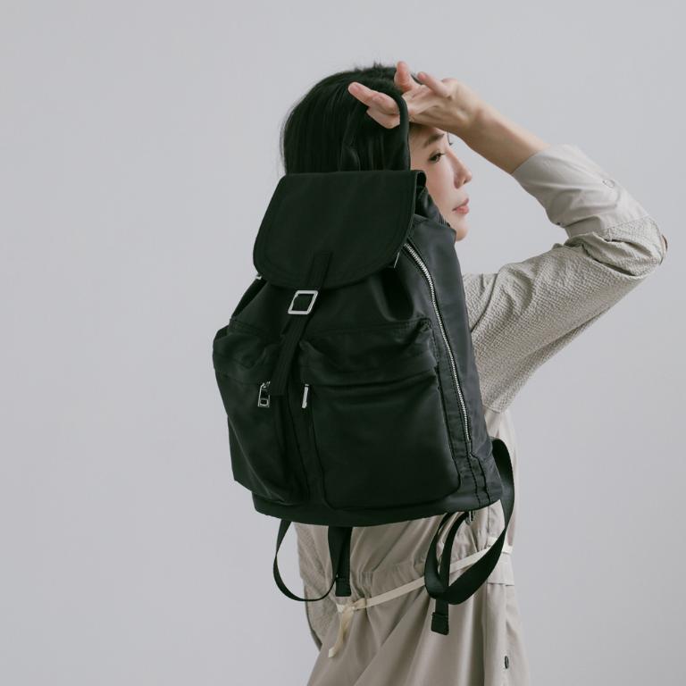 supportingrole 多分層空間俐落多用後背包 黑