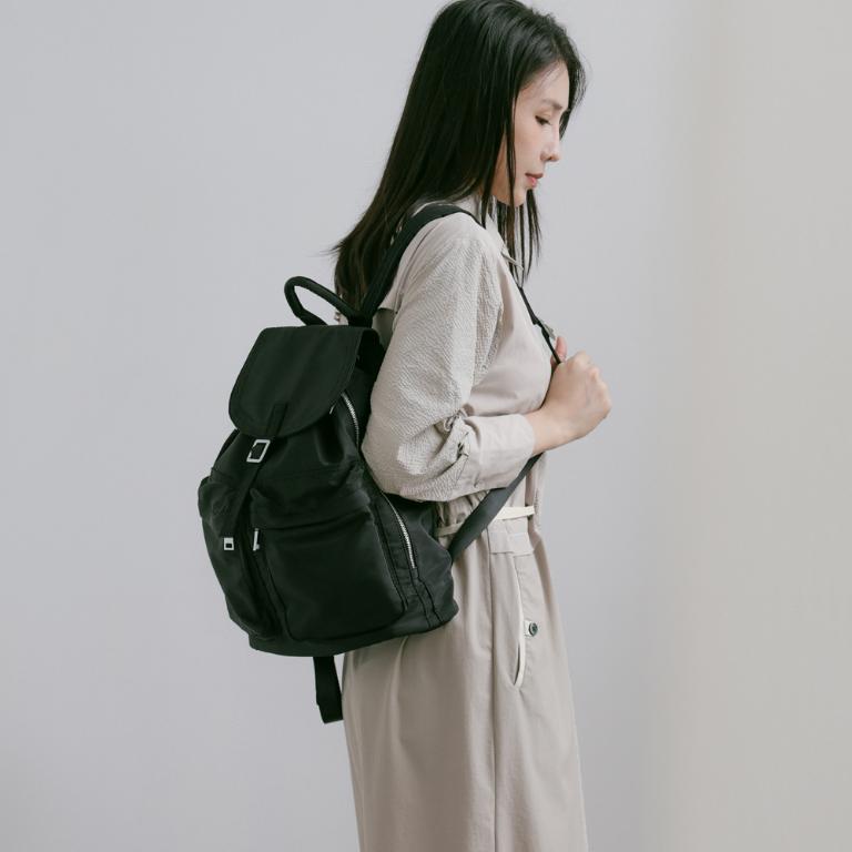 supportingrole 多分層空間俐落多用後背包 黑