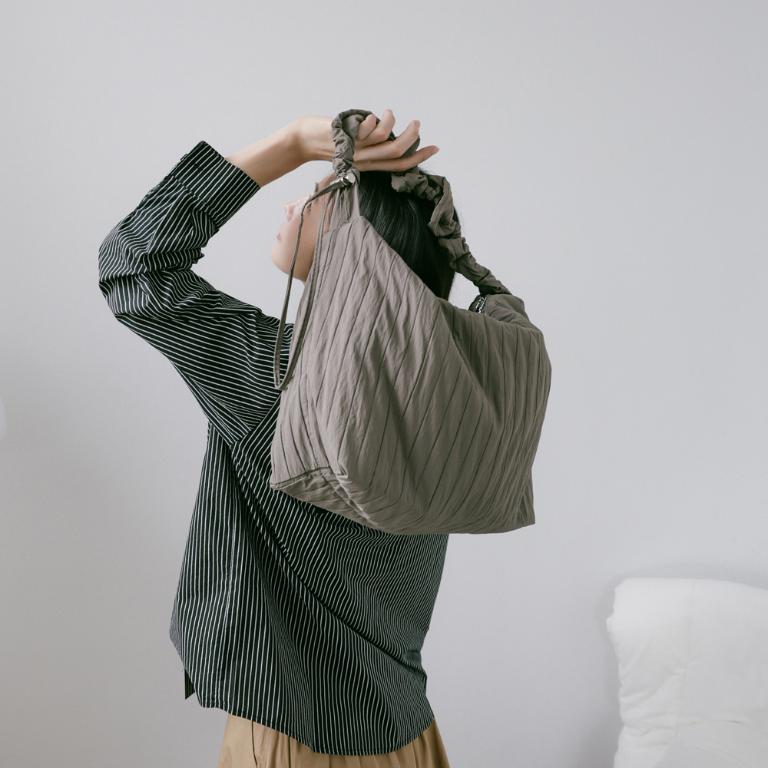 supportingrole 輕盈柔和抽繩元素多用手提斜肩背包 灰