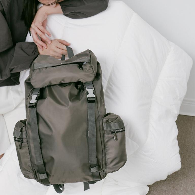 supportingrole 輕盈柔和抽繩元素多用手提斜肩背包 軍綠