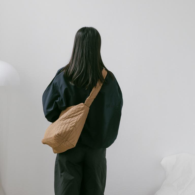 supportingrole 輕盈柔和抽繩元素多用手提斜肩背包 咖啡棕