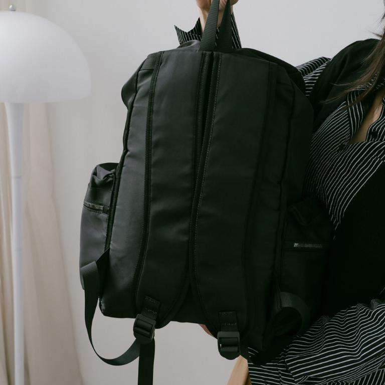 supportingrole 輕盈柔和抽繩元素多用手提斜肩背包 黑