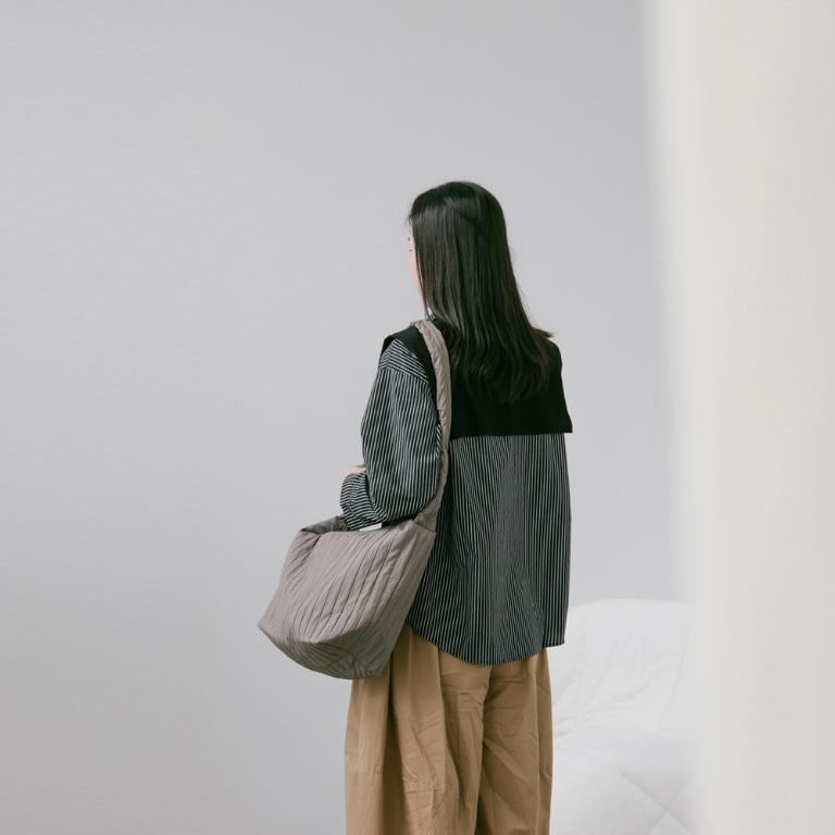 supportingrole 輕盈柔和抽繩元素多用手提斜肩背包 灰