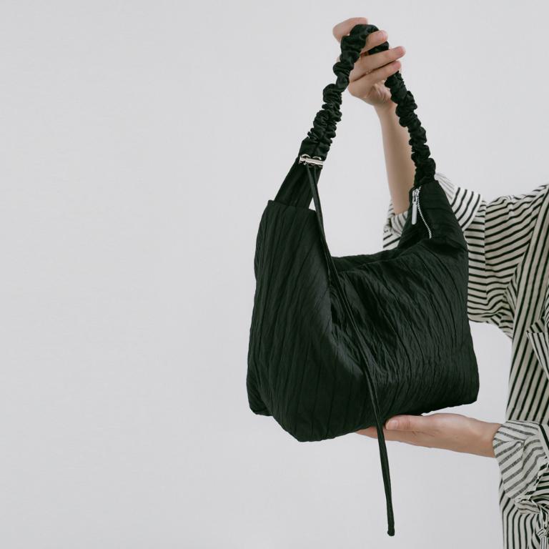 supportingrole 輕盈柔和抽繩元素多用手提斜肩背包 黑