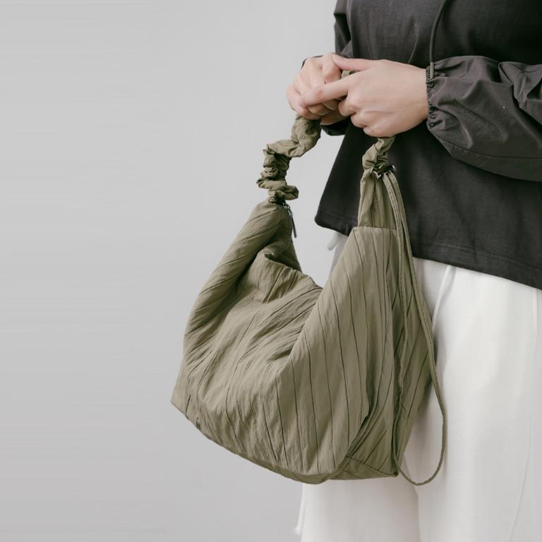 supportingrole 輕盈柔和抽繩元素多用手提斜肩背包 灰綠