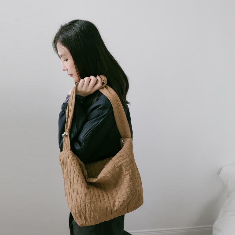 supportingrole 輕盈柔和抽繩元素多用手提斜肩背包 咖啡棕