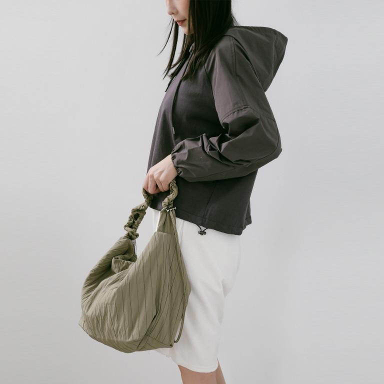 supportingrole 輕盈柔和抽繩元素多用手提斜肩背包 灰綠