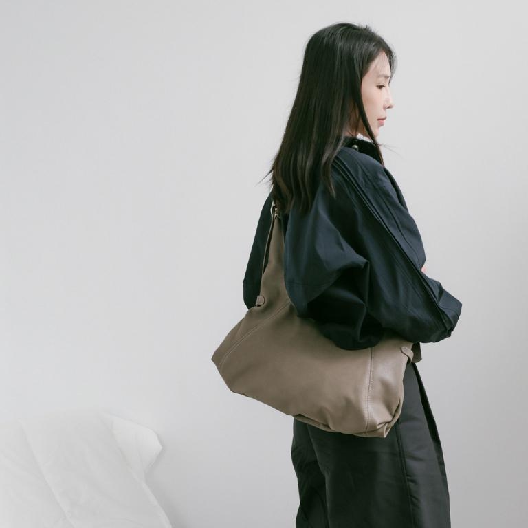 Supportingrole簡約半月形輪廓真皮手提肩斜背托特包 質感棕