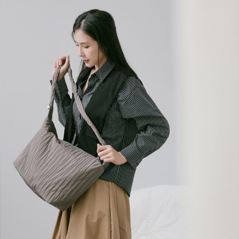 supportingrole 輕盈柔和抽繩元素多用手提斜肩背包 灰