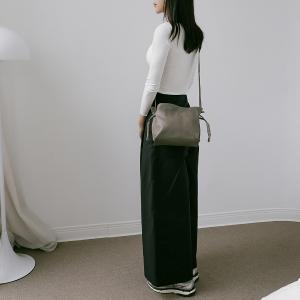 Supportingrole 率性簡約 打褶水桶包側背包 灰