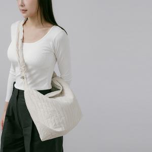 supportingrole 輕盈柔和抽繩元素多用手提斜肩背包 米白