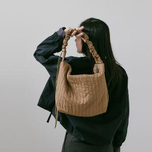 supportingrole 輕盈柔和抽繩元素多用手提斜肩背包 咖啡棕