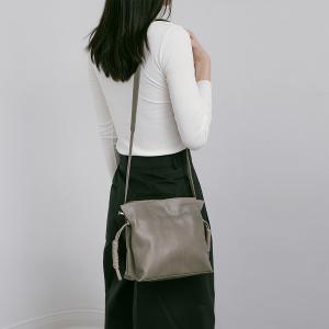 Supportingrole 率性簡約 打褶水桶包側背包 灰