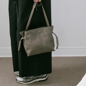 Supportingrole 率性簡約 打褶水桶包側背包 灰