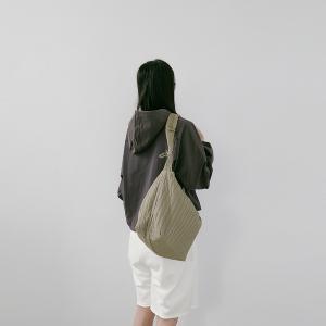 supportingrole 輕盈柔和抽繩元素多用手提斜肩背包 灰綠