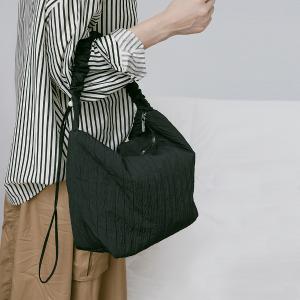 supportingrole 輕盈柔和抽繩元素多用手提斜肩背包 黑